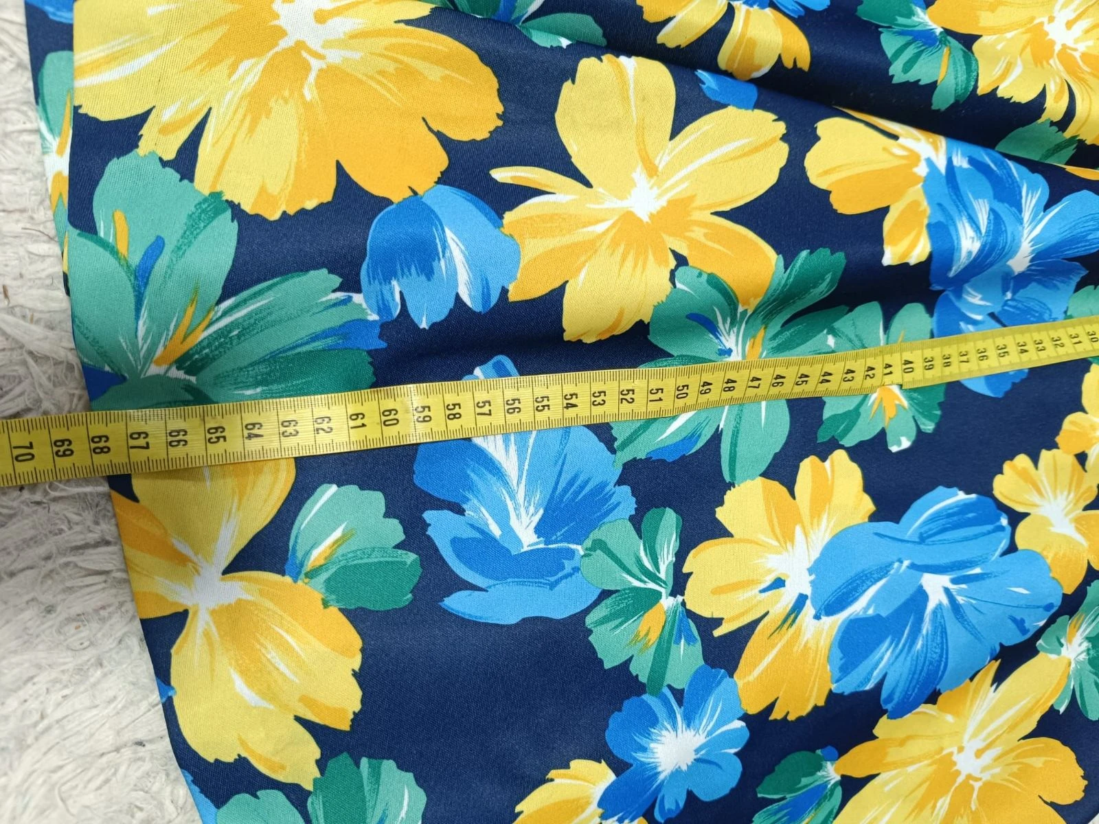 Falda midi retro flores amarillo y azul. Jupe midi fleurie bleu et jaune – photo 8